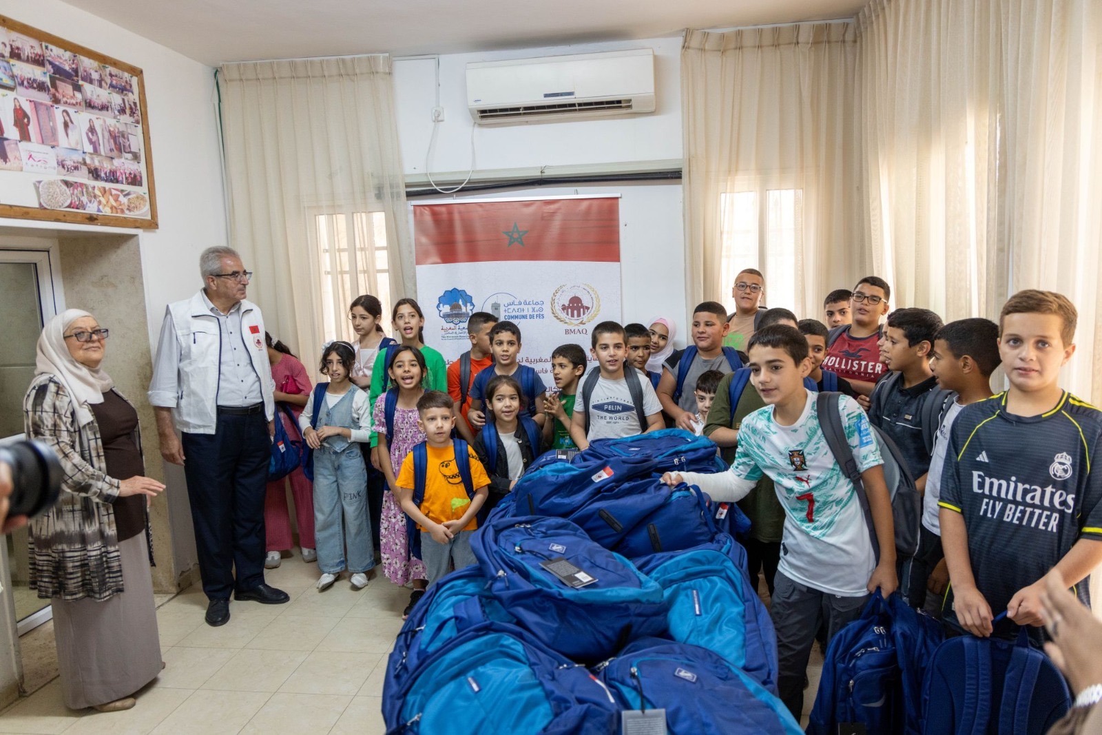 BMAQ achève la distribution de 3 000 cartables à l’occasion de la rentrée scolaire à Al-Qods